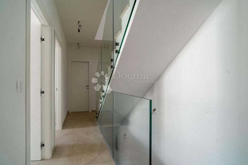 Maison de luxe à vendre à Novigrad, 587 500 €, Photo 6