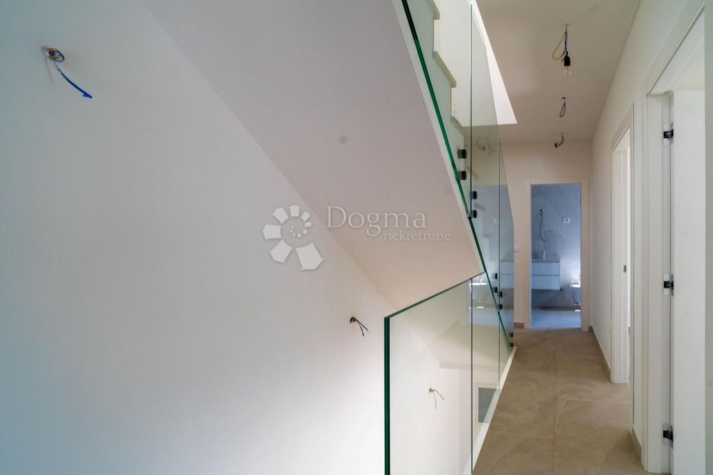 Maison de luxe à vendre à Novigrad, 587 500 €, Photo 7
