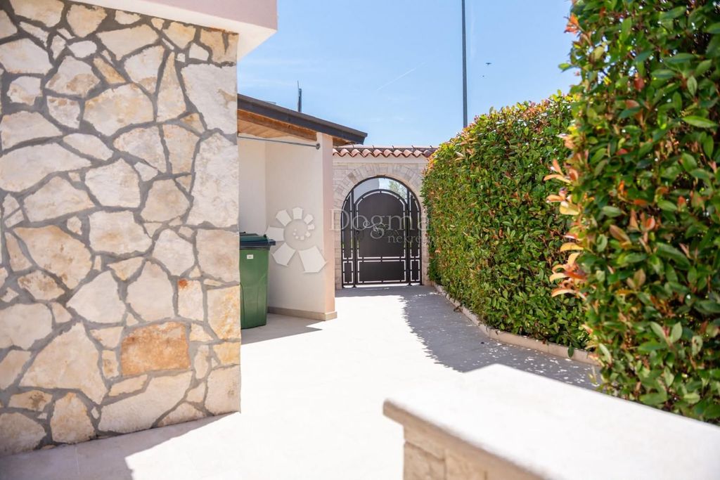 Maison de luxe à vendre à Novigrad, 0 €, Photo 7