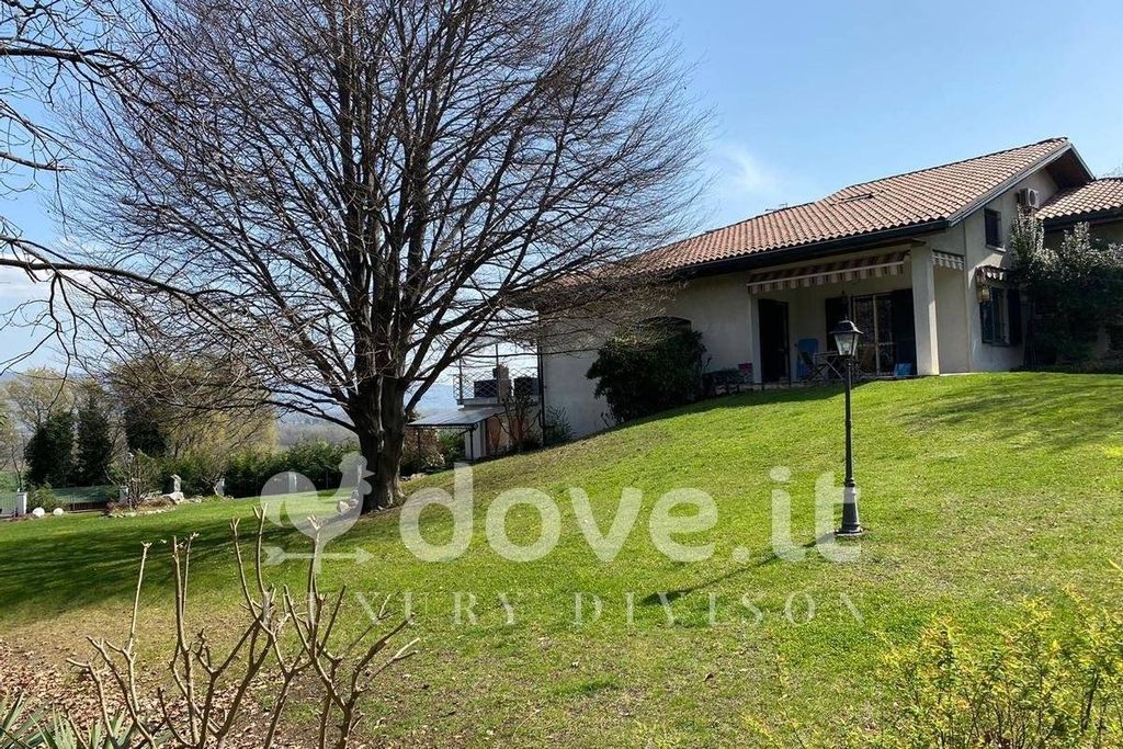 Luxury House for sale in Ivrea, 725 000 €, Photo 1