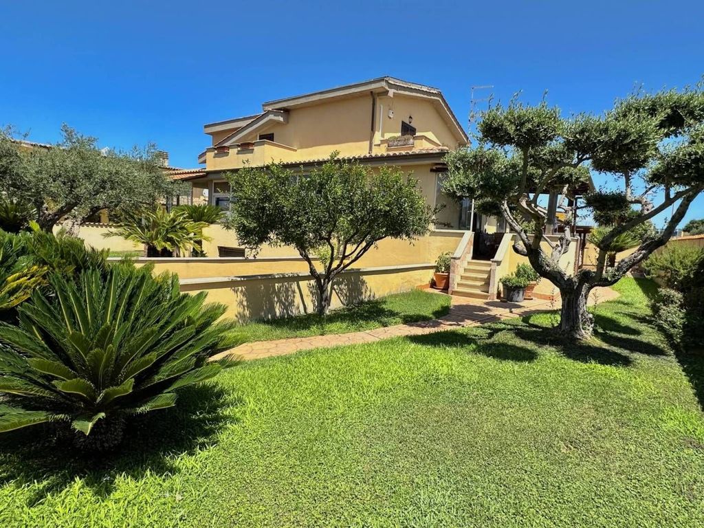 Luxury House for sale in Ladispoli, 689 000 €, Photo 1