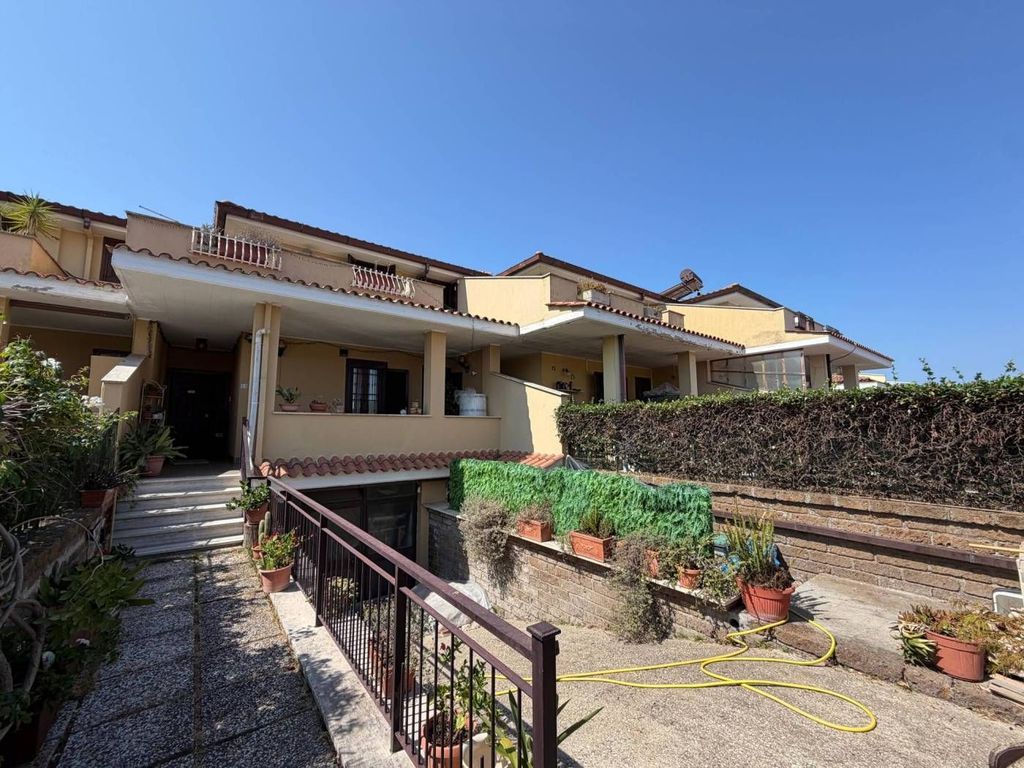 Luxury House for sale in Ladispoli, 529 000 €, Photo 1