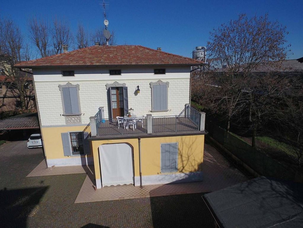 Luxury House for sale in Scandiano, 475 000 €, Photo 1