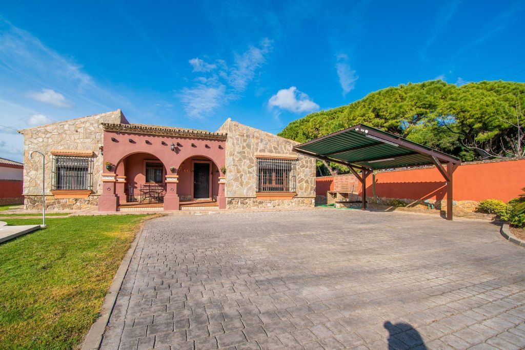 Luxury House for sale in Chiclana de La Frontera, 460 000 €, Photo 2