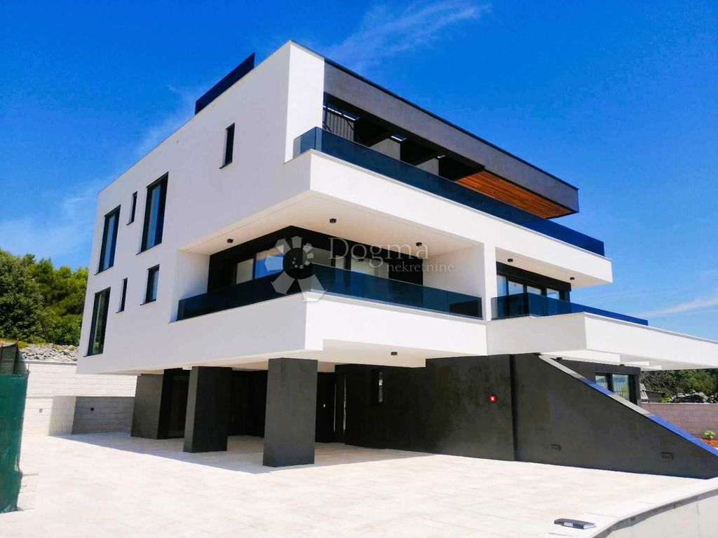 Appartement de luxe à vendre à Krk, 780 000 €, Photo 1