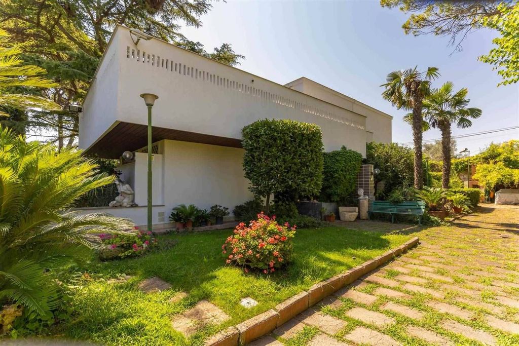 Luxury House for sale in Bari, 545 000 €, Photo 1