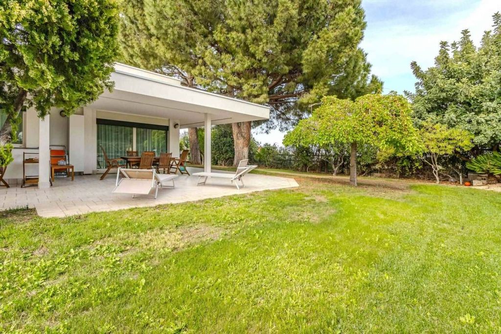 Luxury House for sale in Noicattaro, 599 000 €, Photo 1