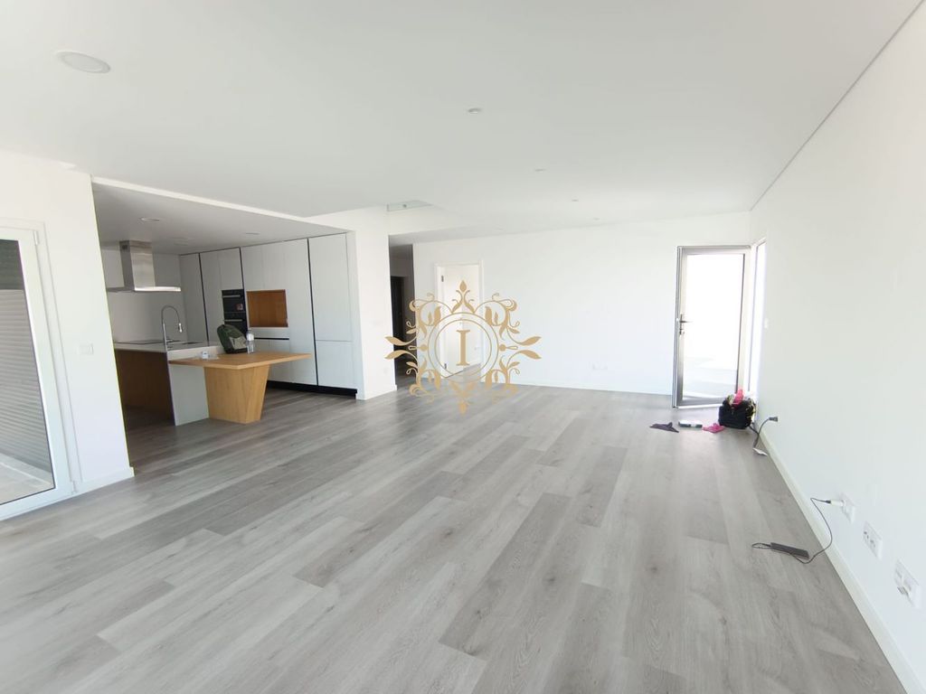 Luxury House for sale in Seixal, 697 500 €, Photo 1