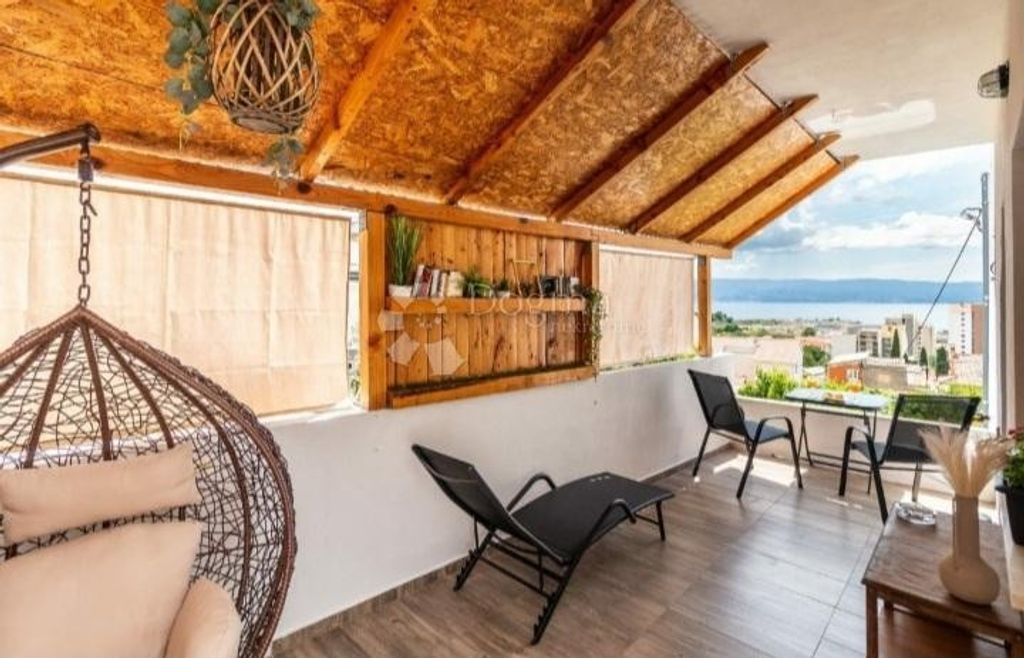 Maison de luxe à vendre à Dugi Rat, 533 000 €, Photo 1