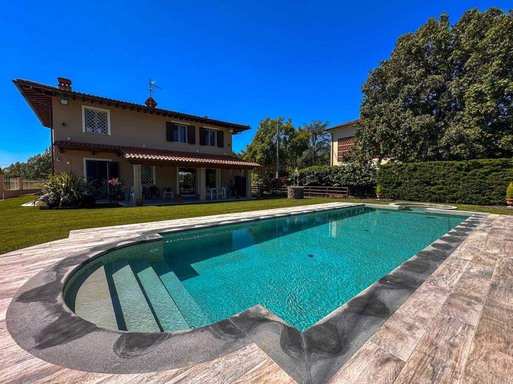 Luxury House for sale in Capannori, 990 000 €, Photo 1