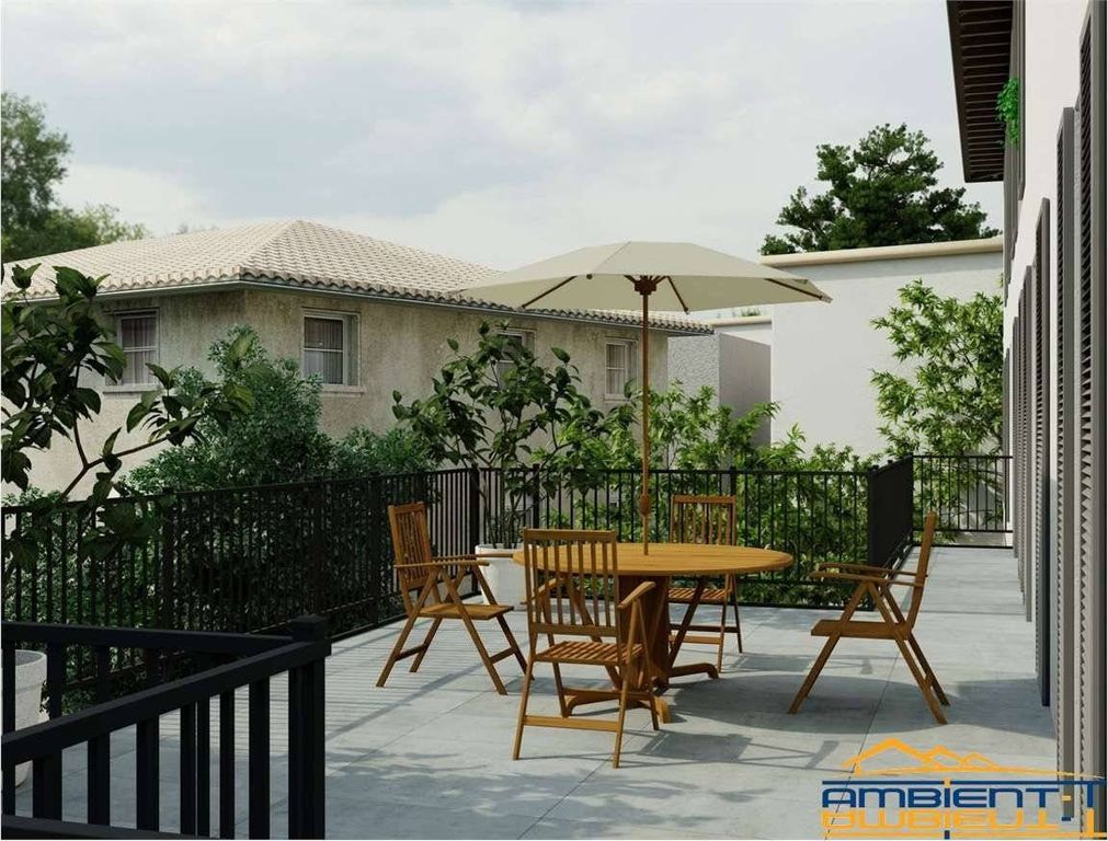 Luxury Apartment for sale in Lecco, 710 000 €, Photo 1