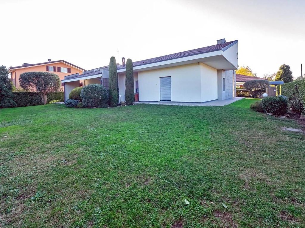 Luxury House for sale in Molteno, 780 000 €, Photo 1