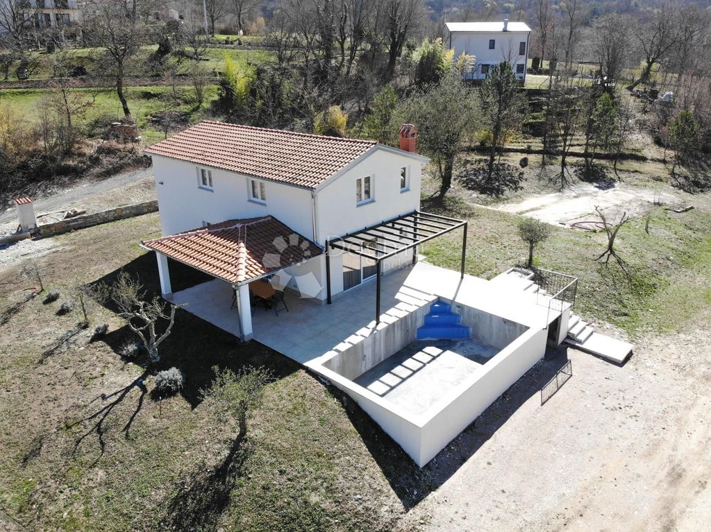 Maison de luxe à vendre à Cerovlje, 480 000 €, Photo 2