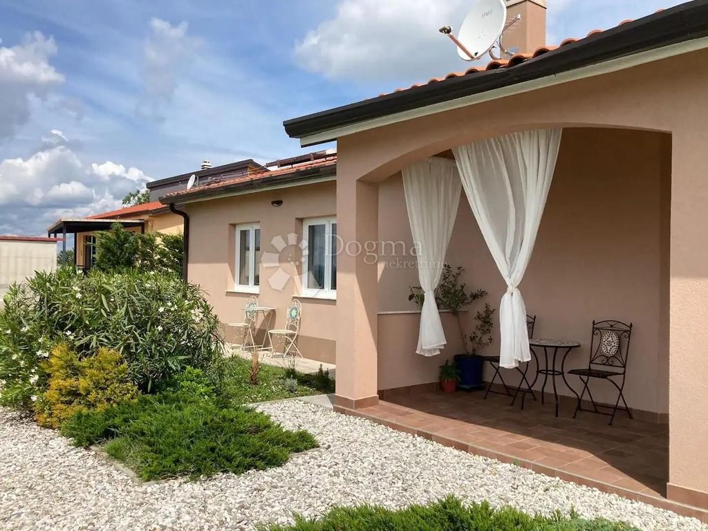 Maison de luxe à vendre à Buzet, 490 000 €, Photo 3
