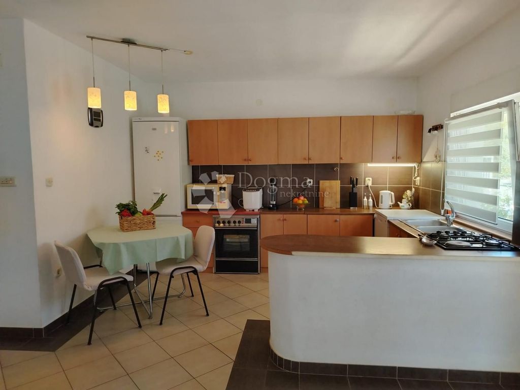 Maison de luxe à vendre à Okrug Donji, 875 000 €, Photo 4