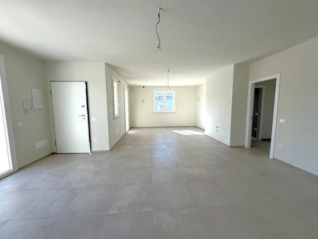 Luxury Apartment for sale in Cecina, 435 000 €, Photo 1