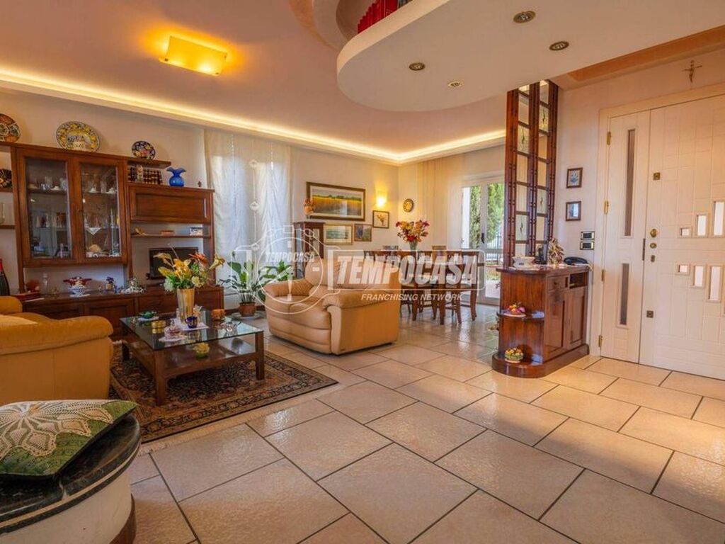 Maison de luxe à vendre à Acquaviva Picena, 600 000 €, Photo 2