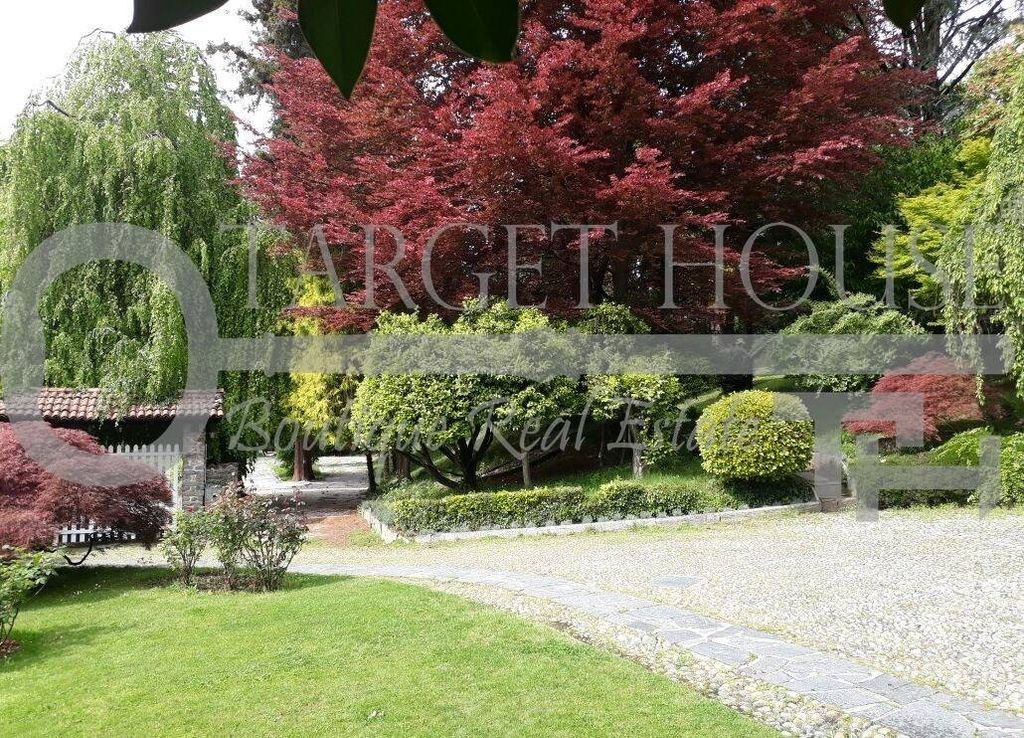 Luxury House for sale in Luino, 1 300 000 €, Photo 1