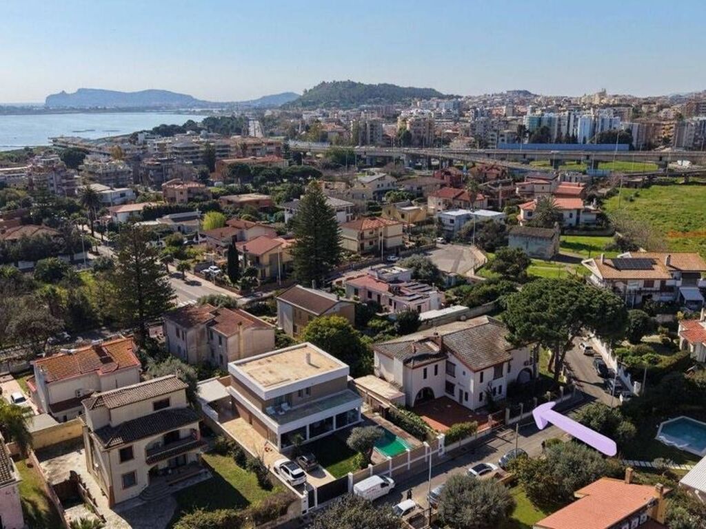Luxury House for sale in Cagliari, 890 000 €, Photo 1
