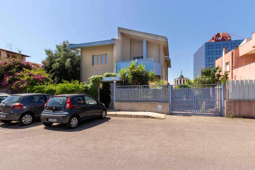 Luxury House for sale in Cagliari, 695 000 €, Photo 1