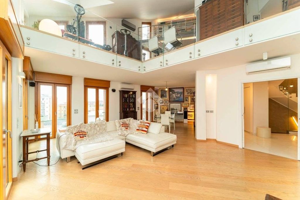 Luxury Apartment for sale in Grugliasco, 890 000 €, Photo 1
