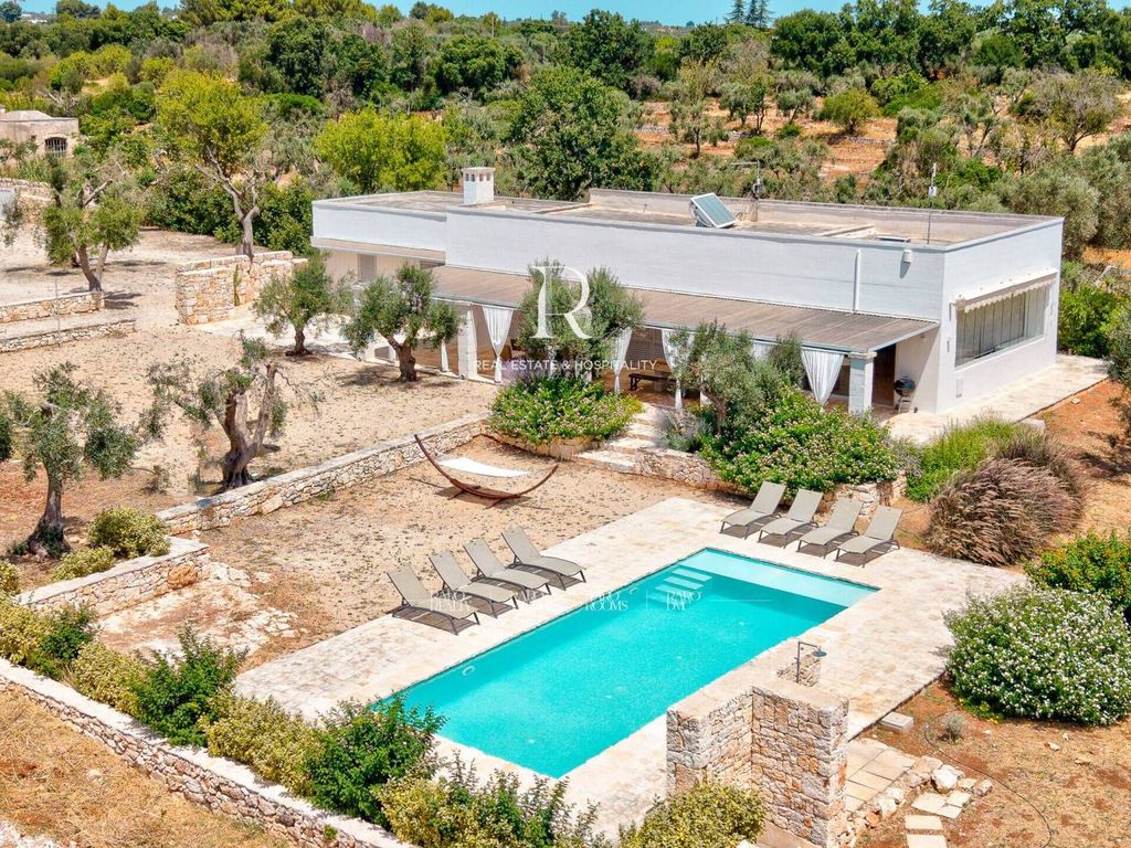 Luxury House for sale in Ostuni, 850 000 €, Photo 1