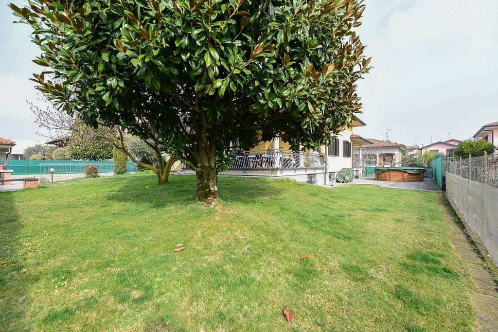 Maison de luxe à vendre à Olgiate Comasco, 880 000 €, Photo 2