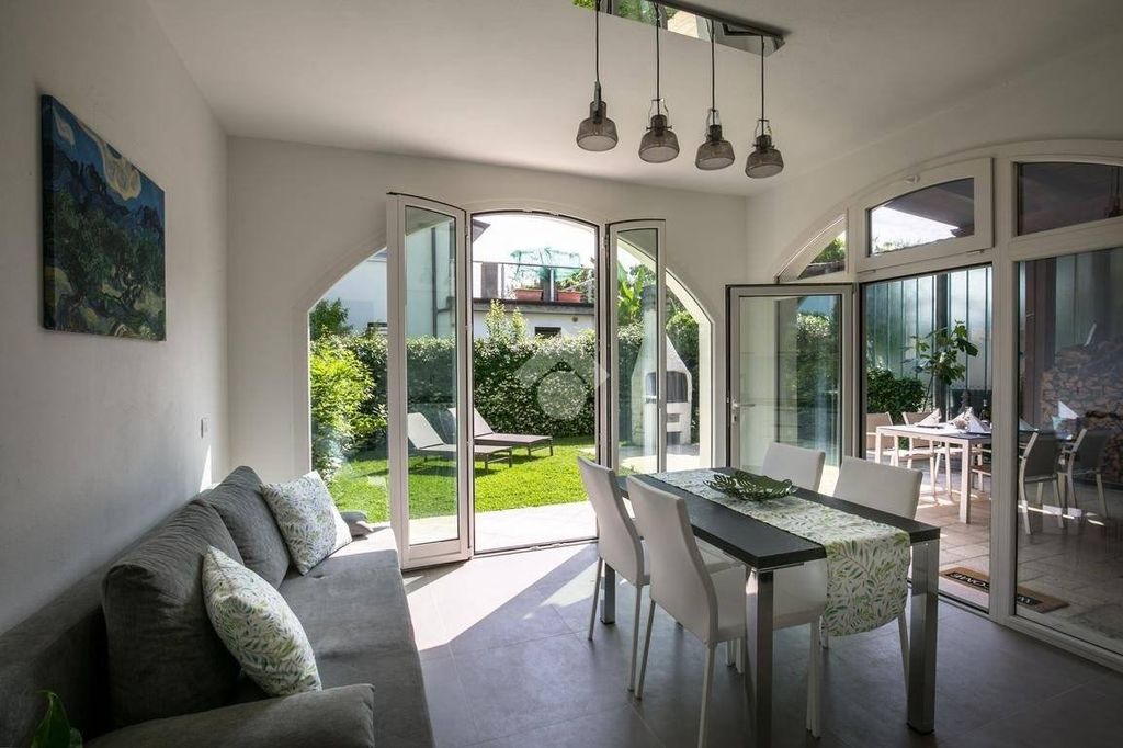 Luxury Apartment for sale in Sirmione, 950 000 €, Photo 1