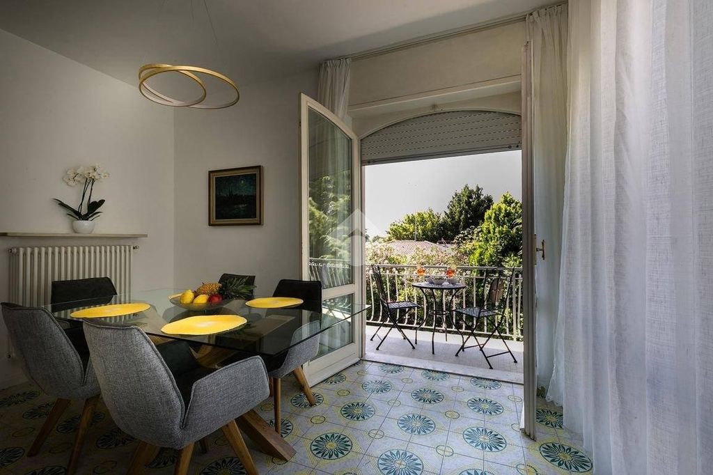 Luxury Apartment for sale in Sirmione, 700 000 €, Photo 1