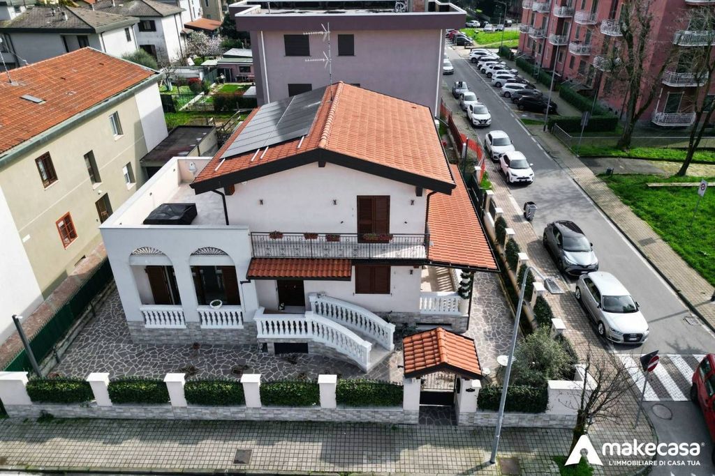 Luxury House for sale in Rozzano, 1 300 000 €, Photo 1