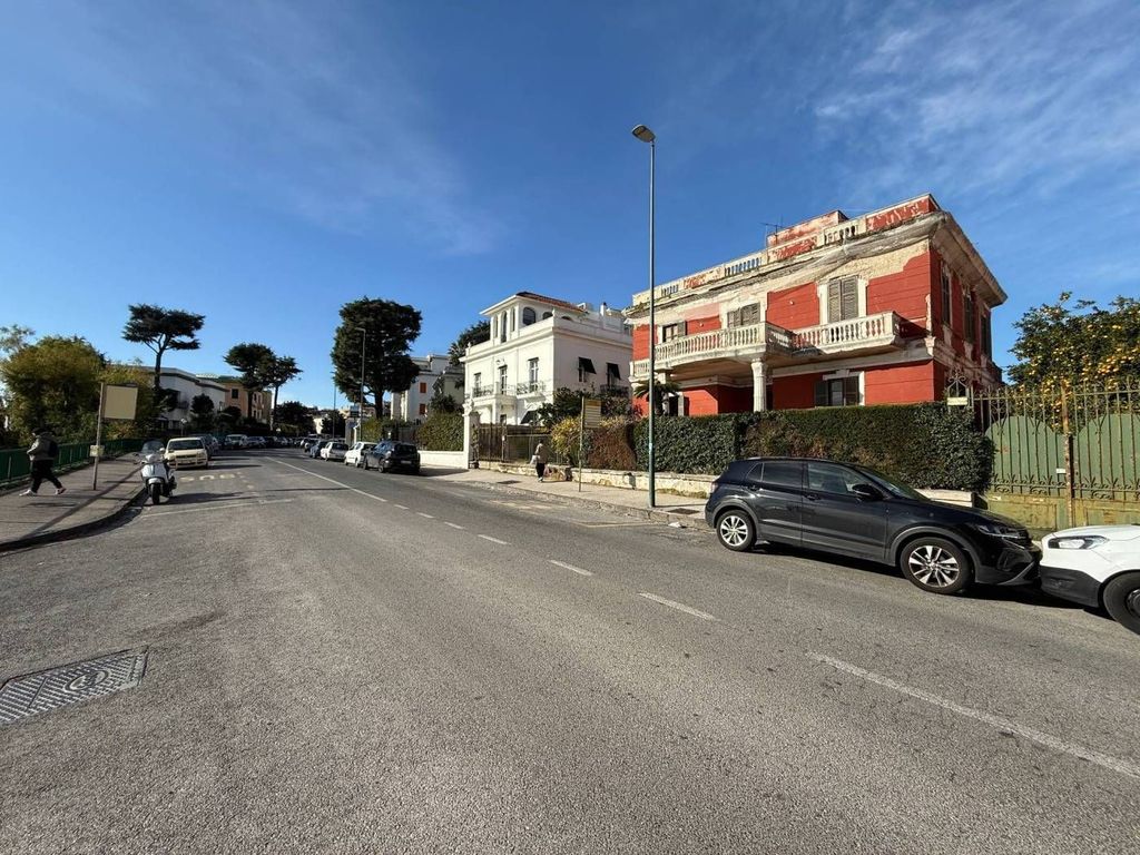 Luxury Apartment for sale in Naples, 690 000 €, Photo 1