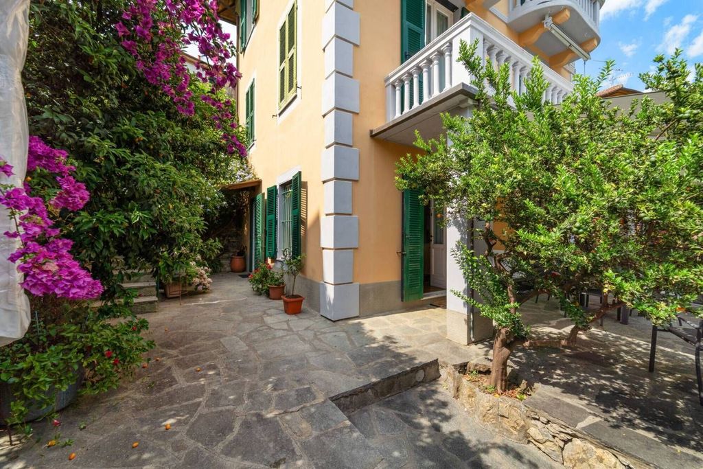 Luxury House for sale in Rapallo, 890 000 €, Photo 1