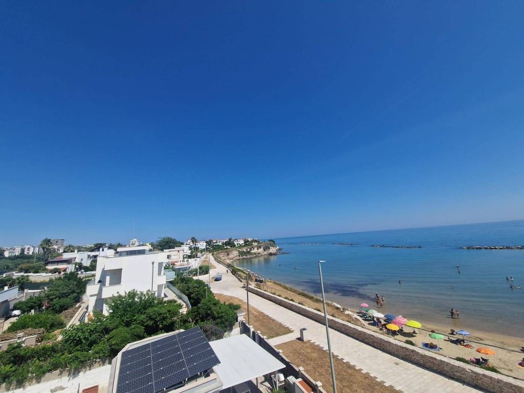 Luxury Apartment for sale in Trani, 450 000 €, Photo 1