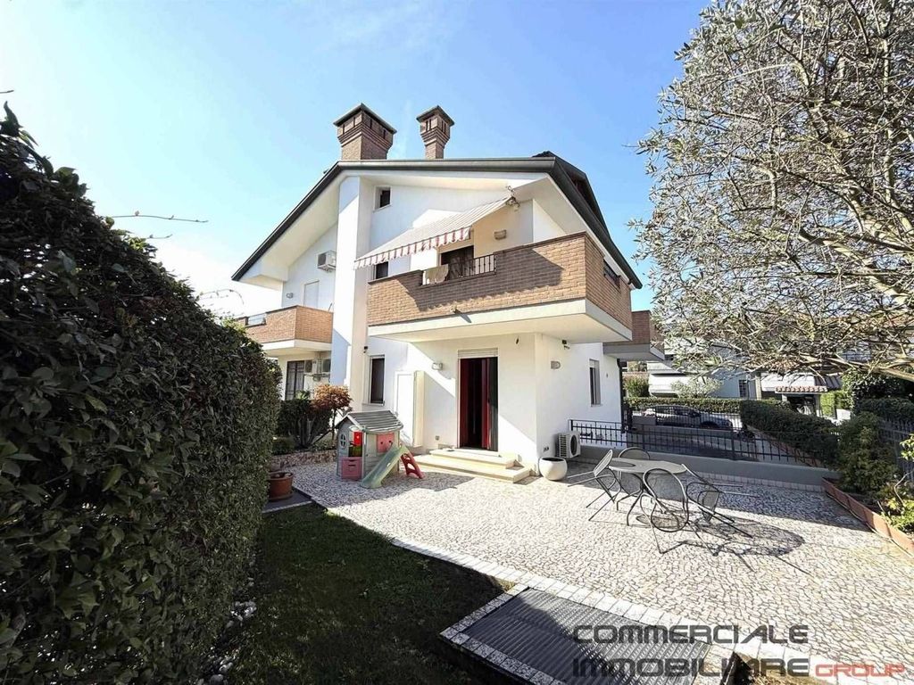 Luxury House for sale in Chioggia, 580 000 €, Photo 1