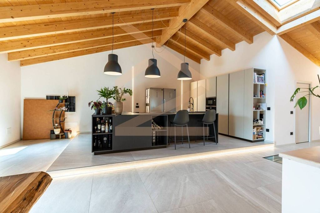 Luxury House for sale in Ala, 997 000 €, Photo 2