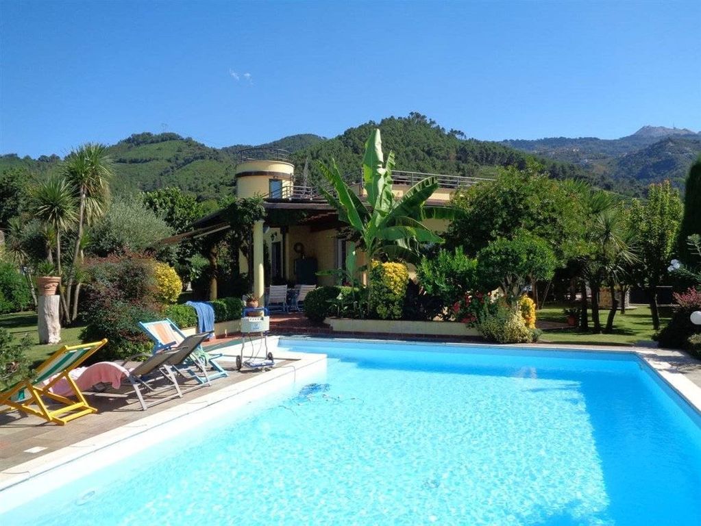 Luxury House for sale in Montignoso, 1 350 000 €, Photo 1
