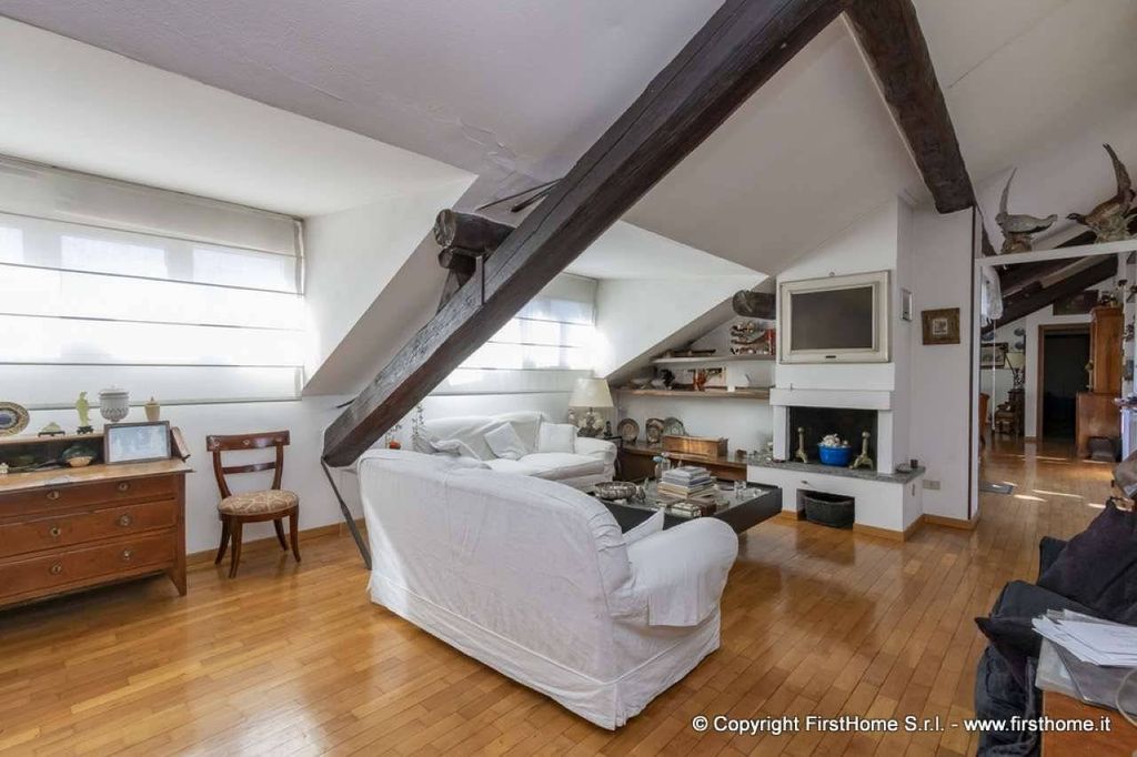 Luxury Apartment for sale in Milan, 1 100 000 €, Photo 1