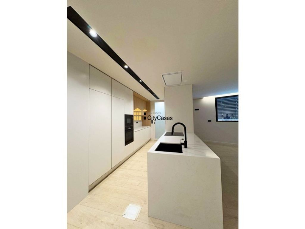 Luxury Apartment for sale in Gondomar, 558 000 €, Photo 2