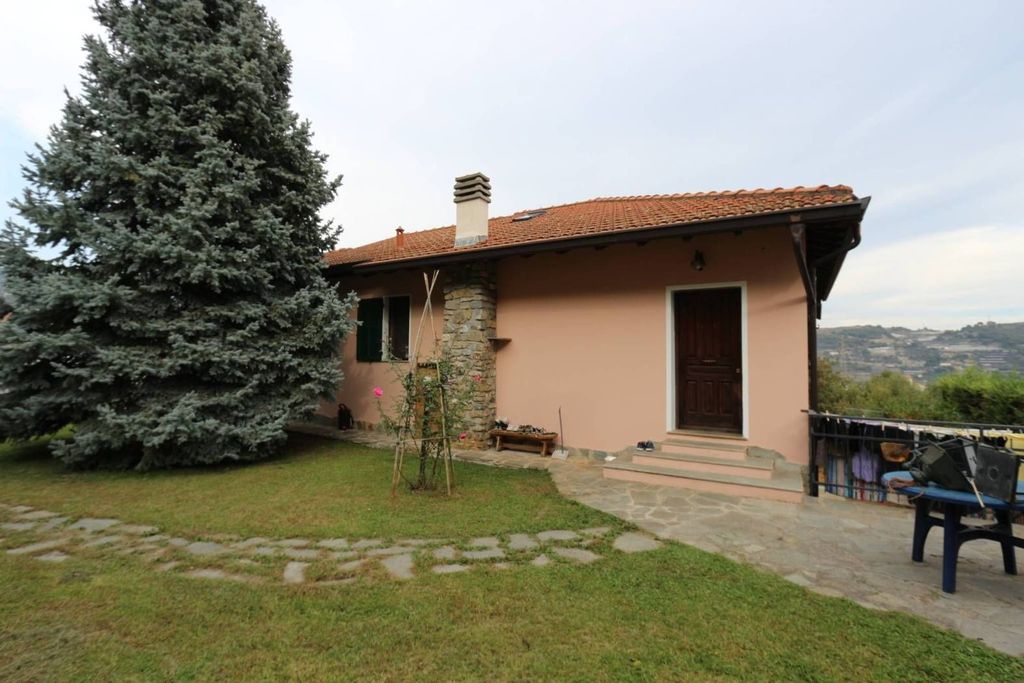 Luxury House for sale in Taggia, 790 000 €, Photo 1