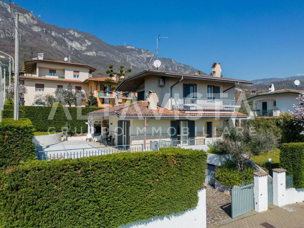 Luxury House for sale in Botticino, 670 000 €, Photo 1