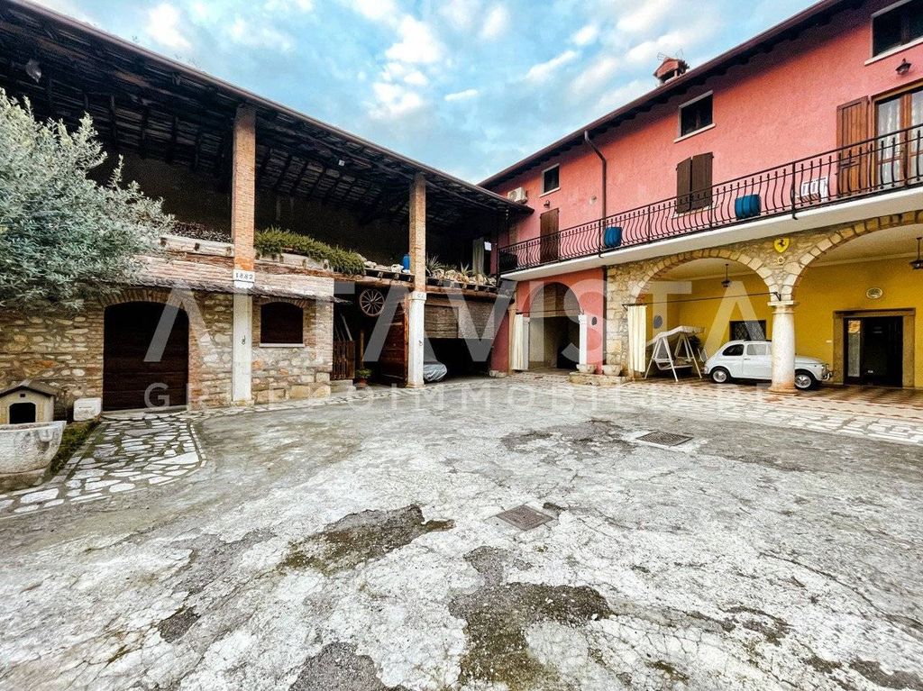 Luxury House for sale in Botticino, 949 000 €, Photo 1