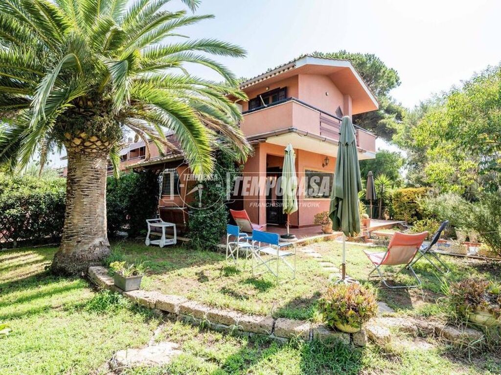 Luxury House for sale in Ladispoli, 649 000 €, Photo 1