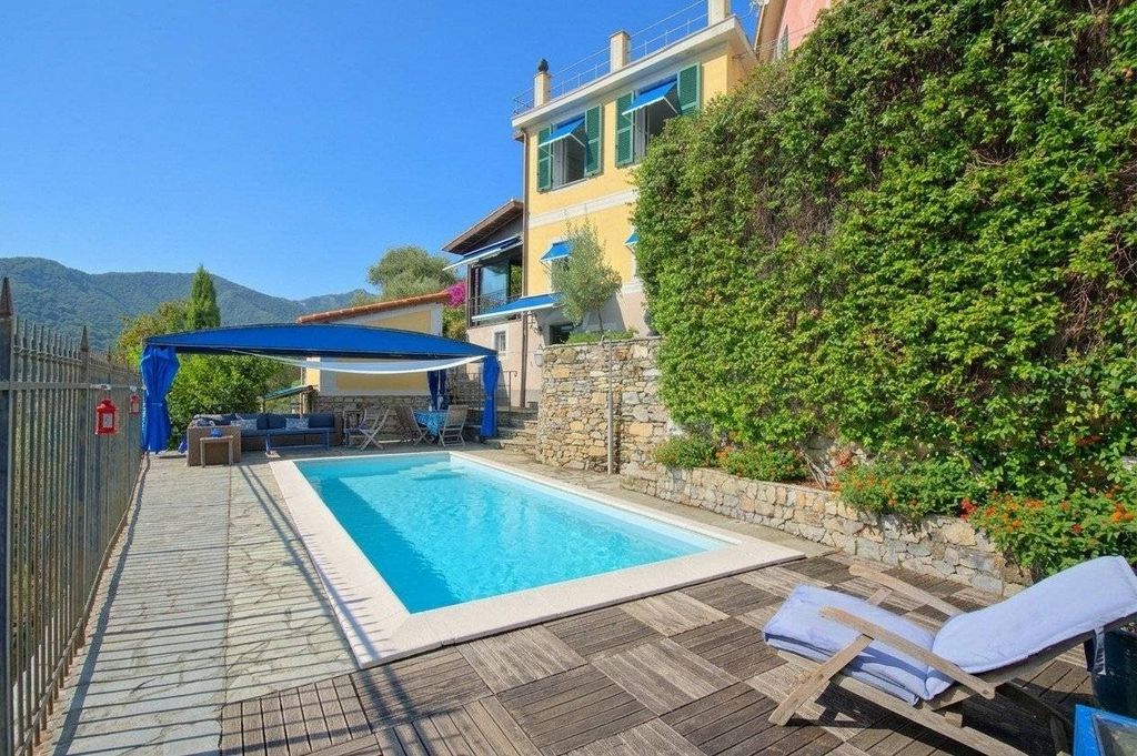 Luxury House for sale in Rapallo, 730 000 €, Photo 1