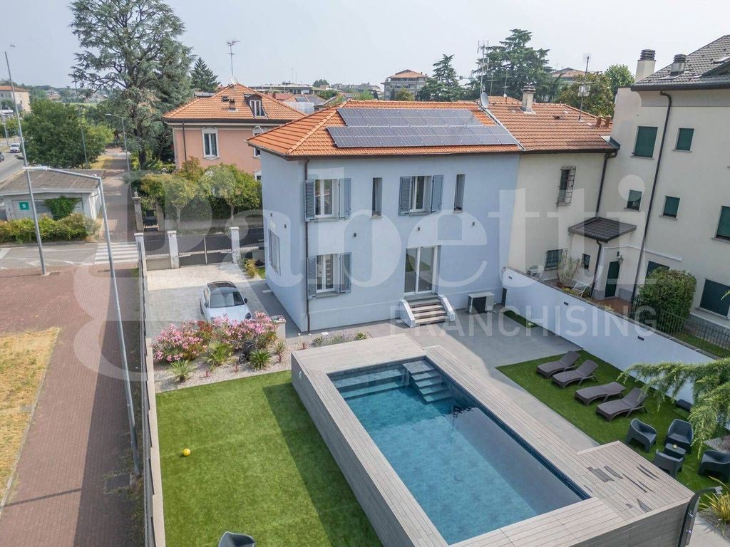 Luxury House for sale in Monza, 1 590 000 €, Photo 1