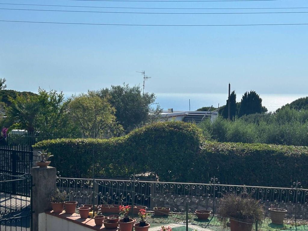 Luxury Apartment for sale in Anacapri, 840 000 €, Photo 1