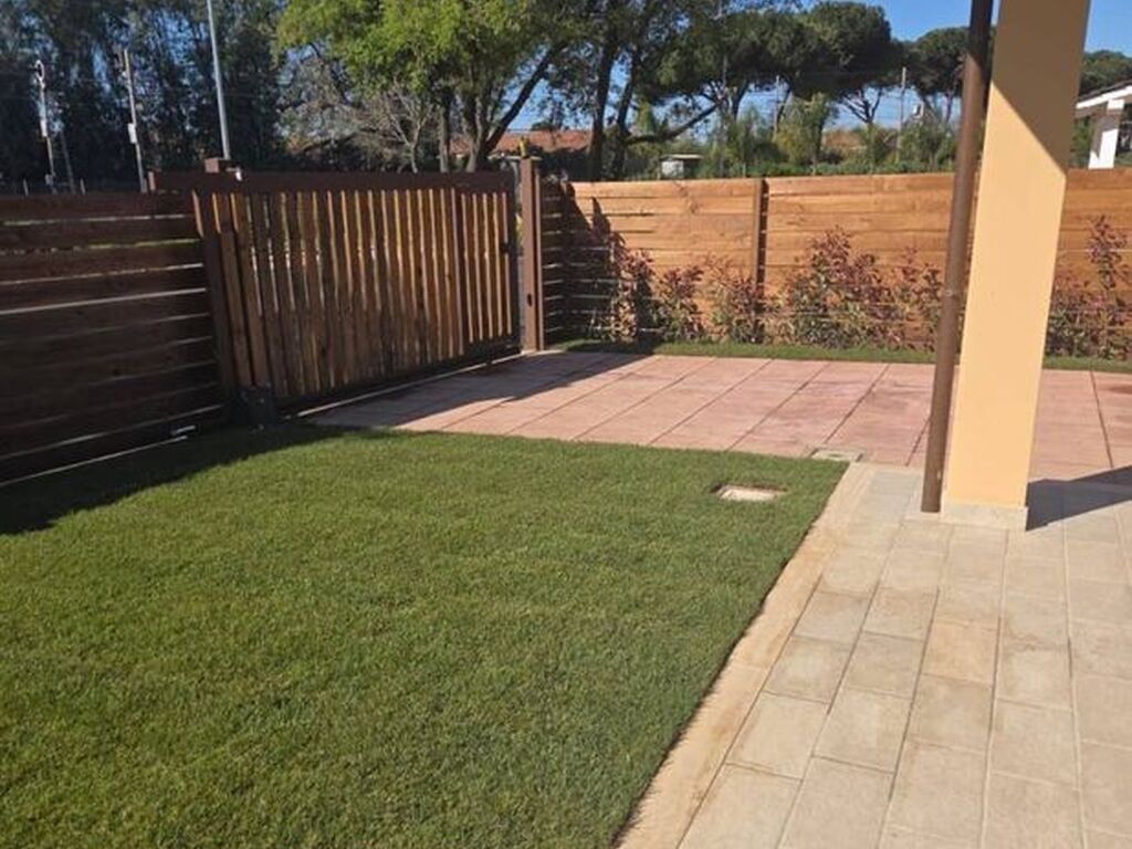 Luxury House for sale in Ladispoli, 480 000 €, Photo 1