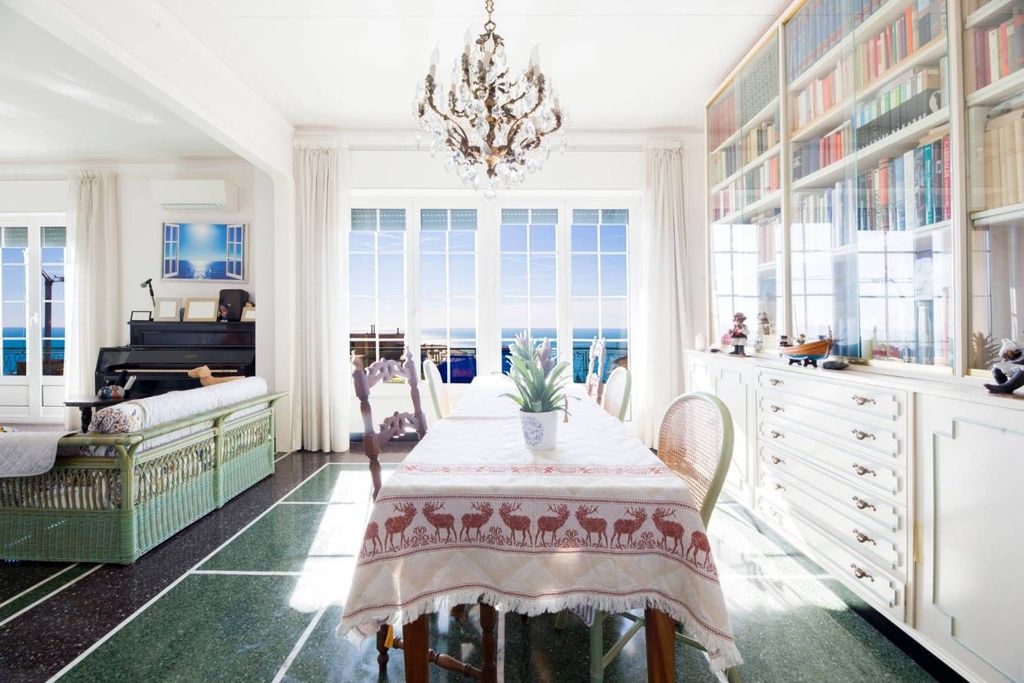 Luxury Apartment for sale in Genoa, 850 000 €, Photo 2