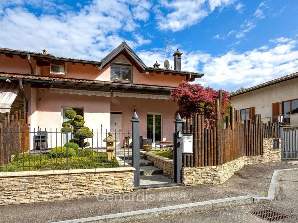 Maison de luxe à vendre à Lavena Ponte Tresa, 730 000 €, Photo 1