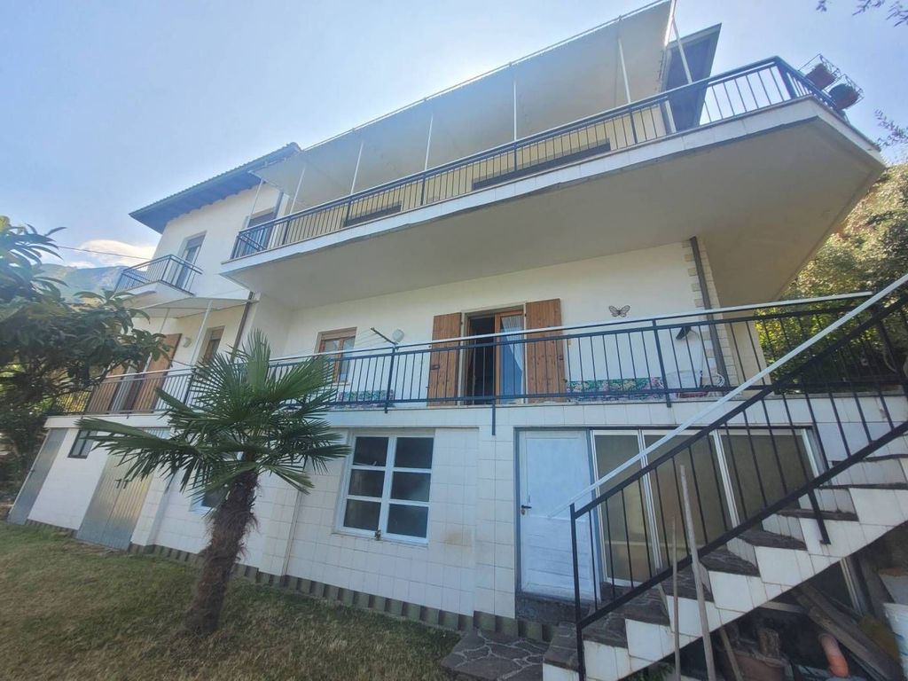 Luxury House for sale in Brenzone, 1 570 000 €, Photo 1