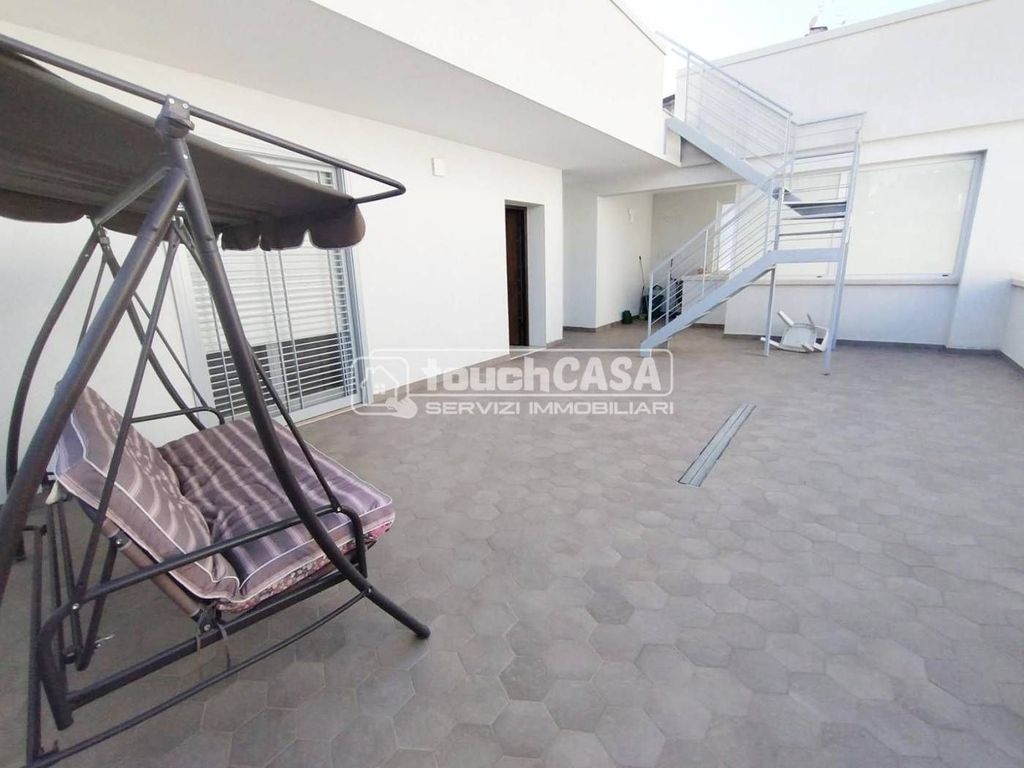 Luxury House for sale in Aversa, 930 000 €, Photo 1